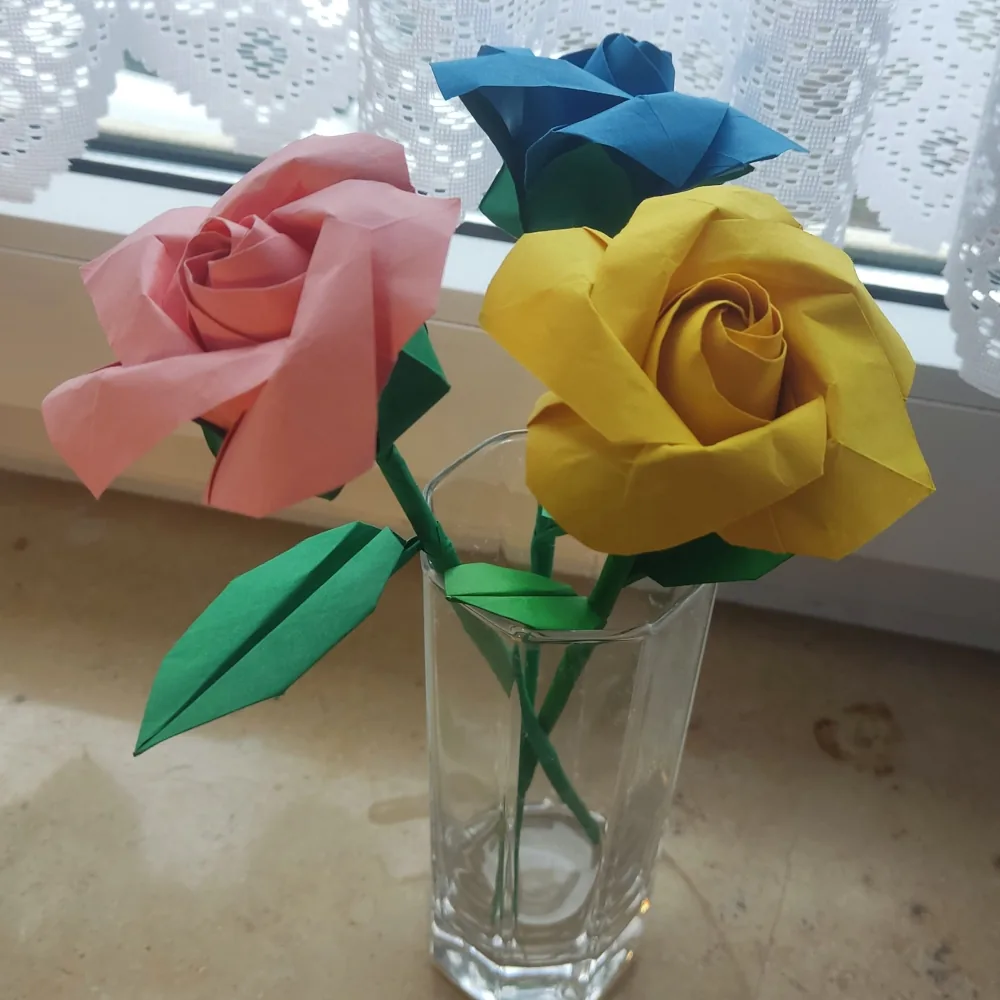 Origami blooming roses Naomiki Sato